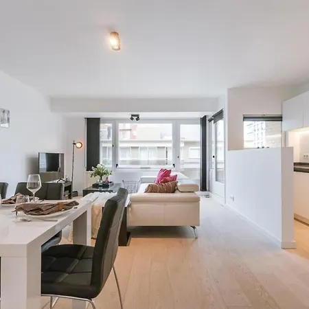 Daire Huswell - Centrally Located In *