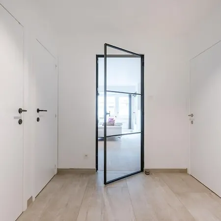 Huswell - Centrally Located In *